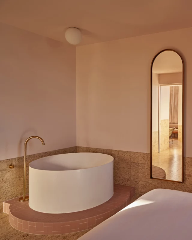 If expansive bathrooms are your style, the Ada Suite is your room. #TheCalile #AdaSuite #JamesSt #Brisbane