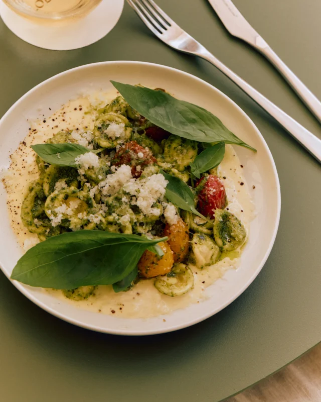 Monday lunch at Lobby Bar feat. fresh and herbaceous Rooftop Basil Pesto Pasta. Home-grown basil from our rooftop veggie patch compliments orecchiette topped with rich Stracciatella, earthy Pecorino and heirloom tomatoes. #TheCalile #JamesSt #Brisbane