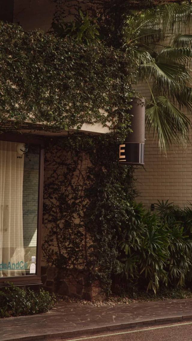 Bring salon-quality style home with you. Until December, Friends of Calile who book in for a service with our neighbours at EdwardsAndCo (individually valued at over $150) will receive a complimentary Virtue Labs 6-in-1 Styler. With a light, creme-like texture, this versatile product is perfect for priming hair in a variety of styles; while adding softness and hydration. Talk about a glow-up.