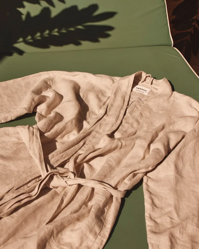 This Christmas, let us play Santa’s Little Helper, so you can get ahead of the season. Purchase any of our physical room vouchers – Urban View, City View, or Poolside – and we’ll reward your generosity with a classic in-room robe, made expressly for The Calile by Venroy.