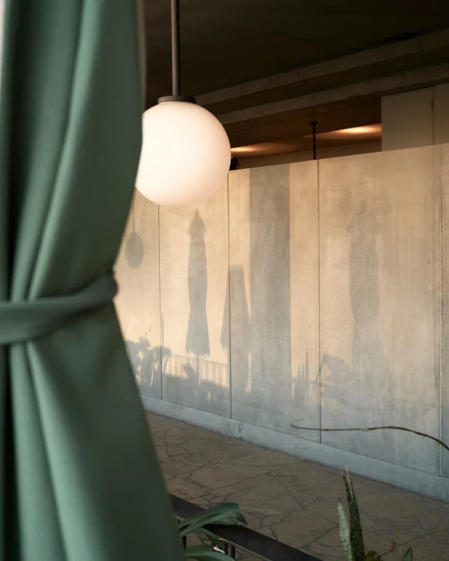 7am coffee. 7pm cocktails.
James Street is the friend who’s always up for both. Over the holidays, trading times shift a little. A quick look at opening hours will keep your dining plans and, if we’re honest, your last-minute gifting on schedule.