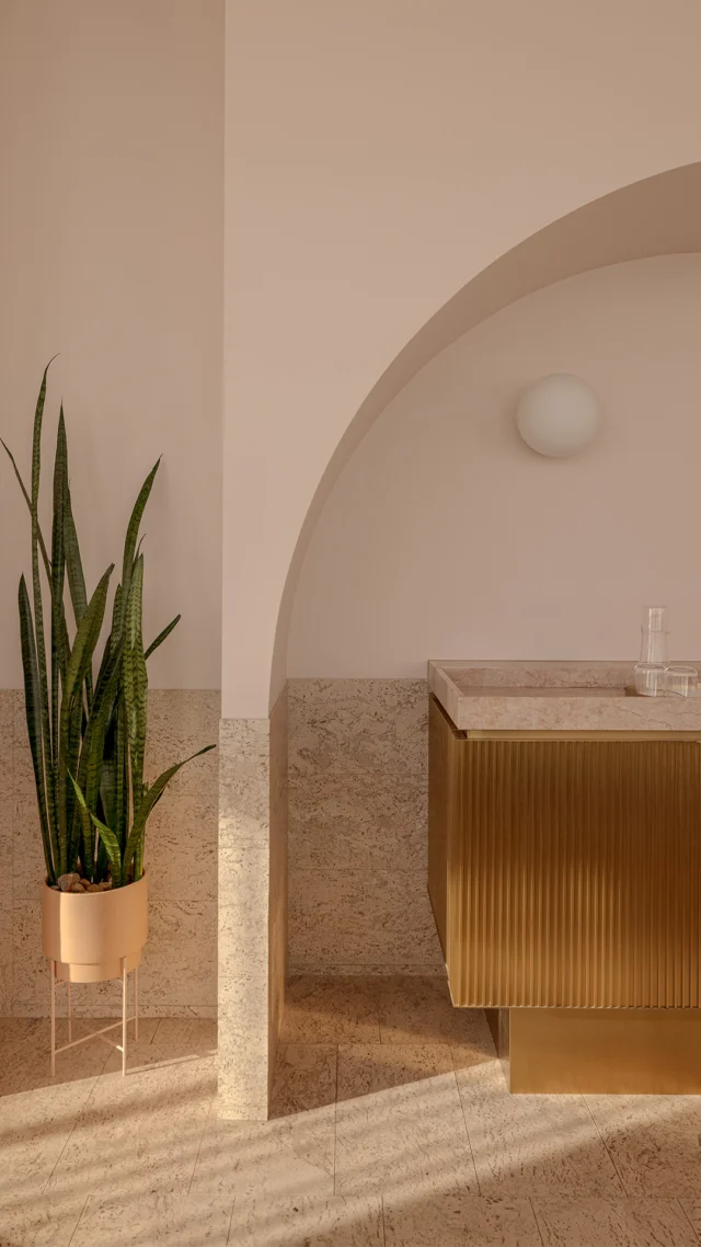 We were a little bold when designing the Calile Suite. The private rooftop terrace perfectly frames the city, the champagne arrives with you, and we handle your car or airport transfer so there's one less decision to make. It’s the suite that carries our name because it carries everything we think a room should be, and then some.